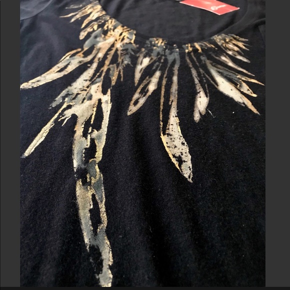 NWT GUESS Black Gold Feather Embellished Tee - S - Picture 6 of 7
